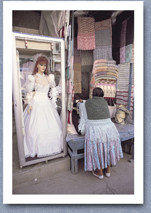 Shop selling material and wedding dresses, La Paz